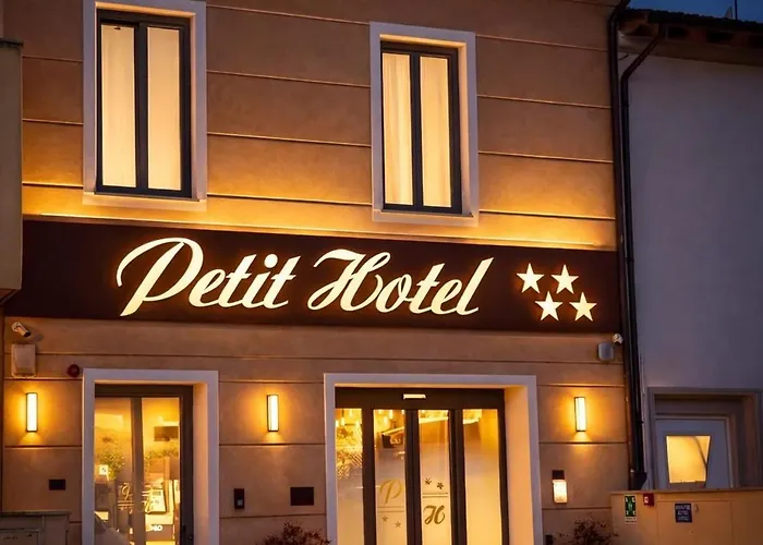 Petit Hotel