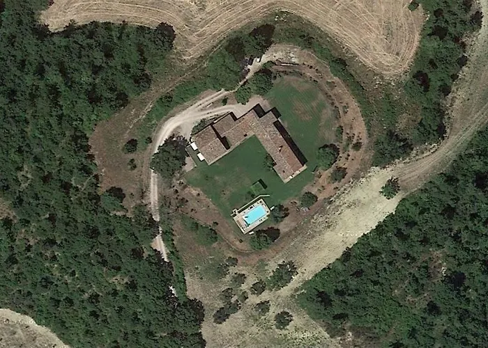 Villa con piscina: Azienda Agraria Montelujano