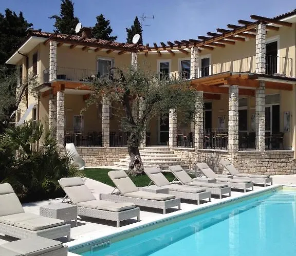Hotel sulla spiaggia: Hotel Baia dei Pini