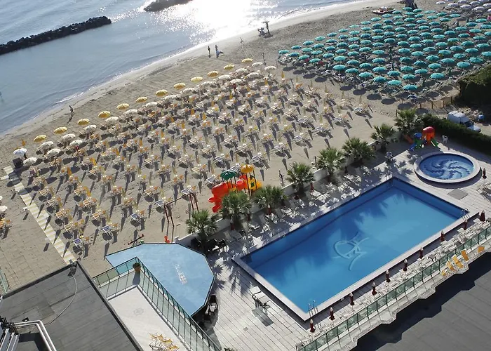 Hotel sulla spiaggia: Hotel Mediterraneo