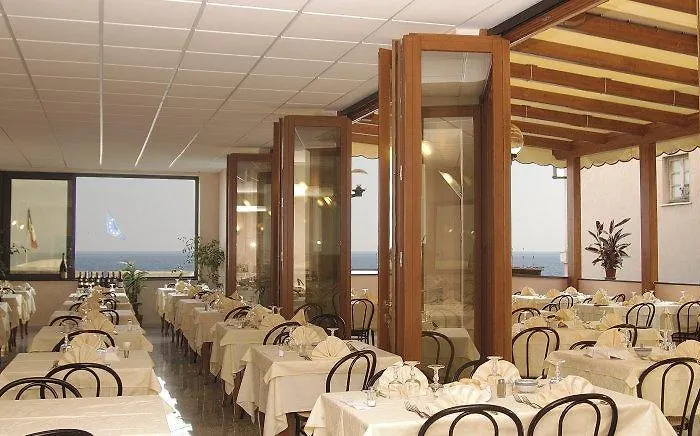 Hotel con vista: Hotel Ideale